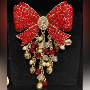 Heidi Daus Large Red Bow & Bells Holiday Pin. New in box!